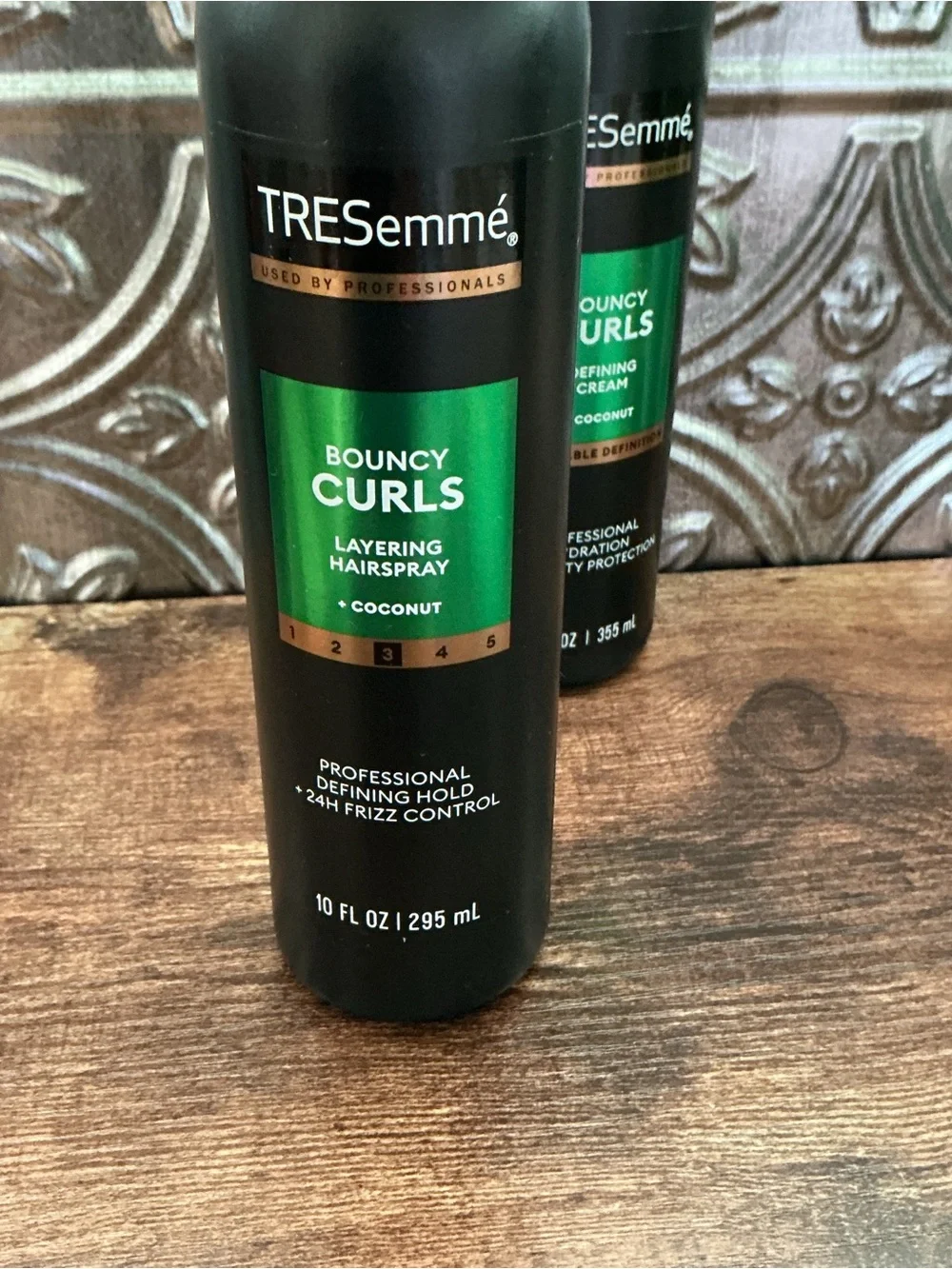 TRESemmé Bouncy Curls Coconut Layering Hairspray & Defining Cream - Black/Green